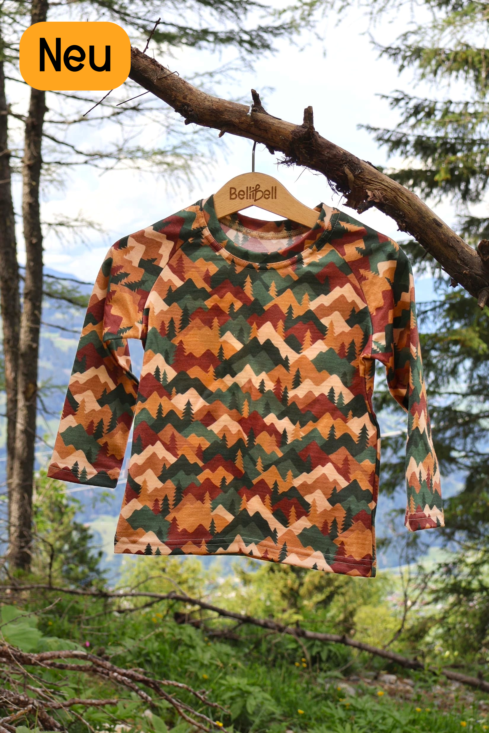 Kinder Merino Langarmshirt Waldberge aus Merinowolle mit Berg- und Waldmotiv von Bellibell
