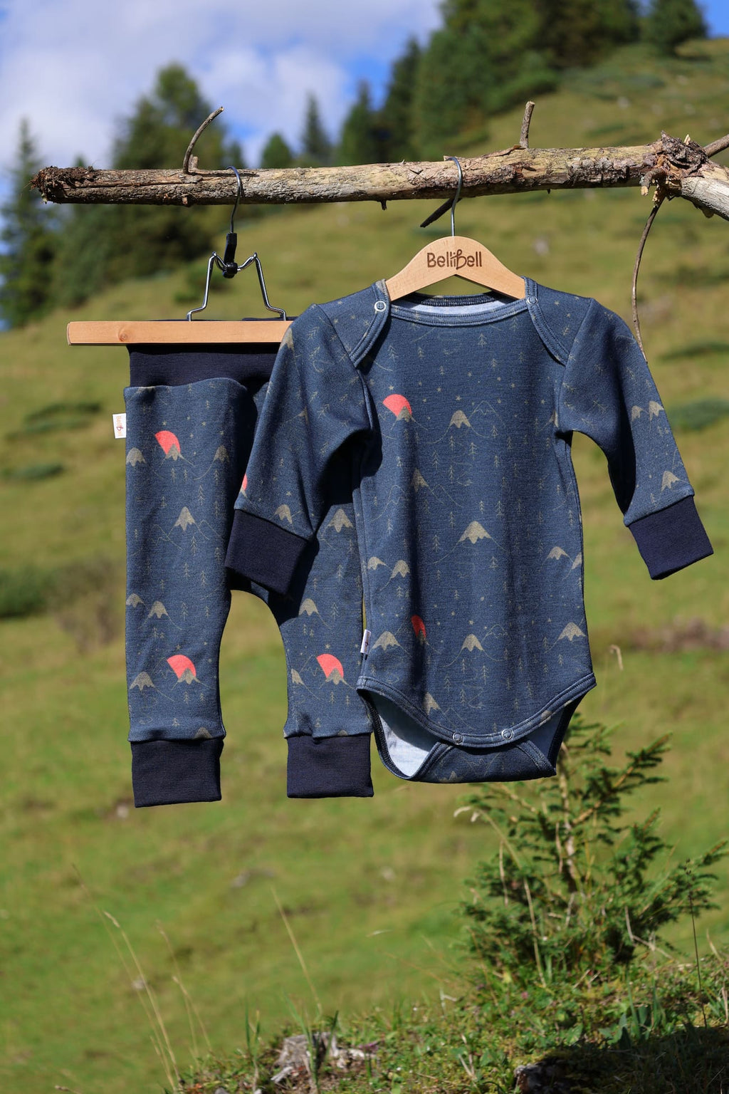 Merino Strampler – Blaue Berge