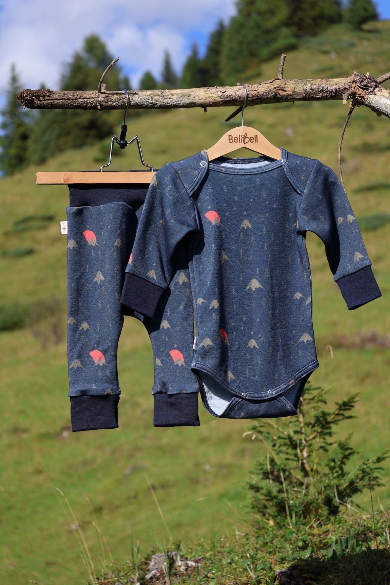 Merino Strampler – Blaue Berge