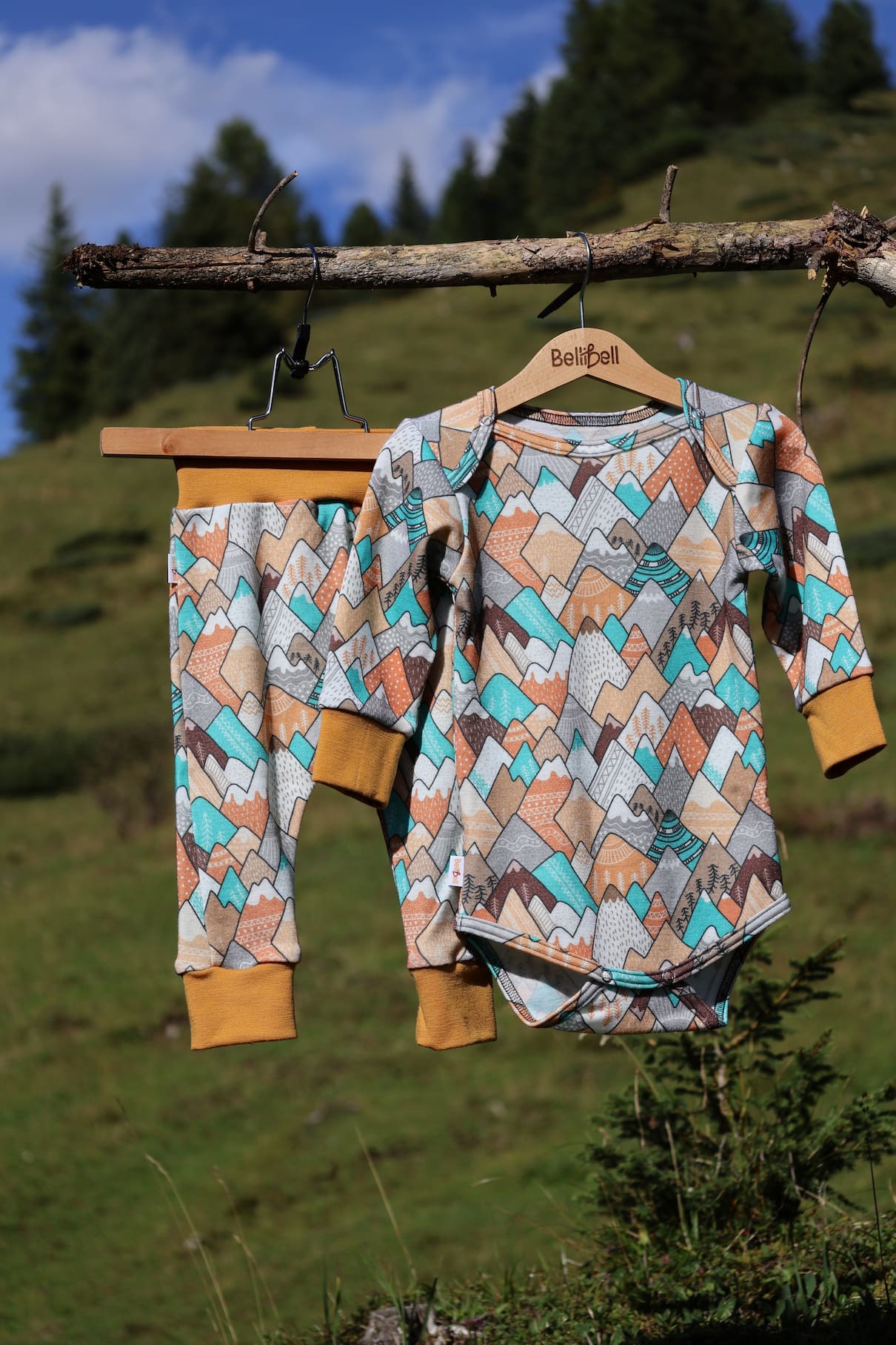 Merino Strampler – Bunte Berge